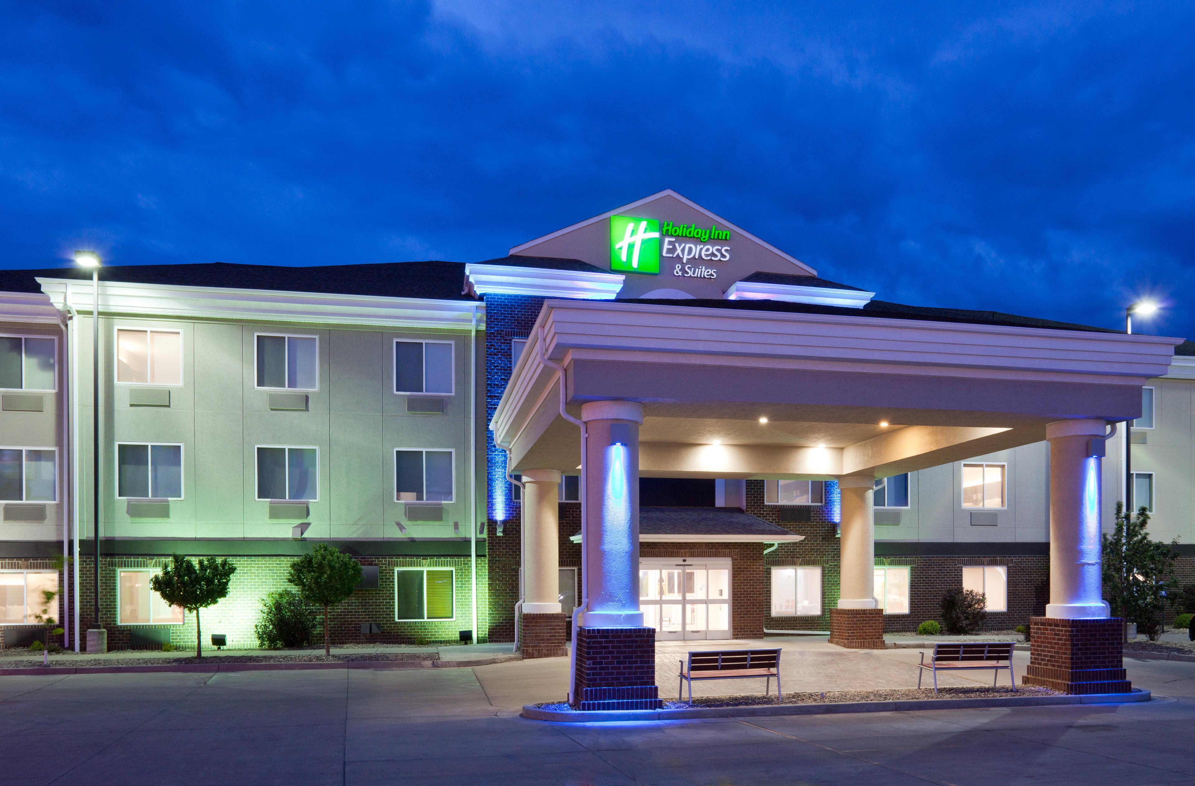 Holiday Inn Express & Suites - Dickinson By Ihg Exteriör bild