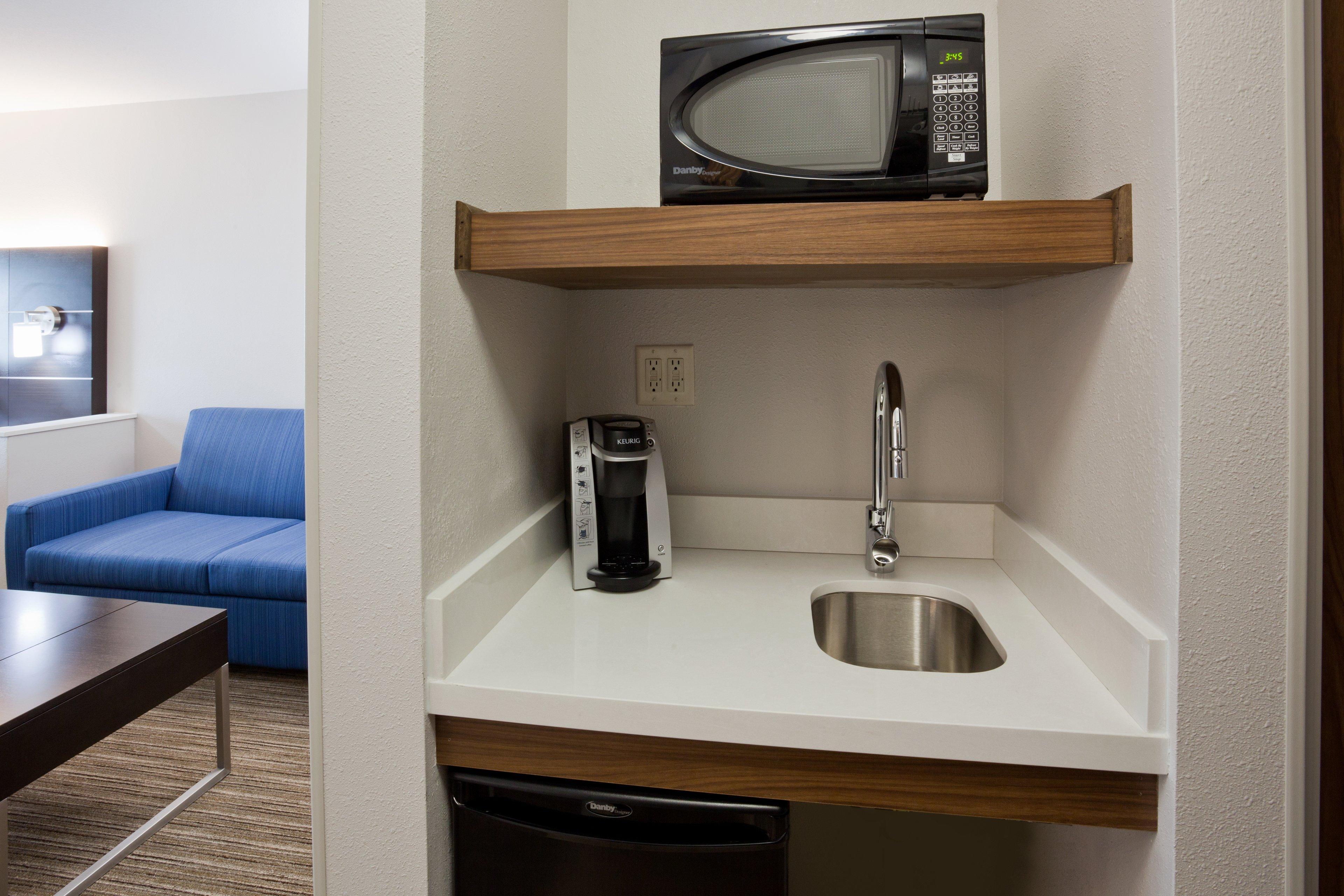 Holiday Inn Express & Suites - Dickinson By Ihg Exteriör bild