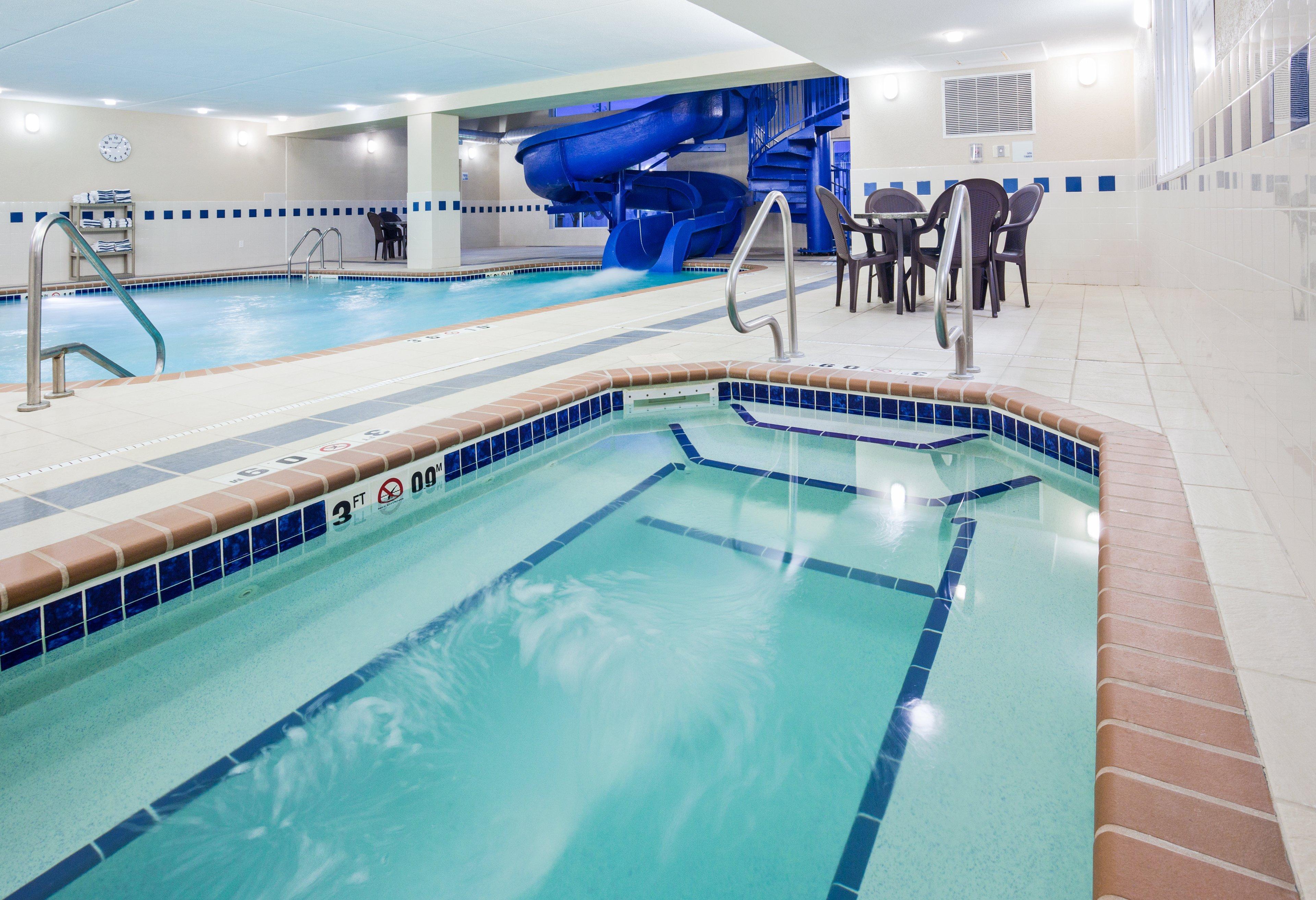 Holiday Inn Express & Suites - Dickinson By Ihg Exteriör bild
