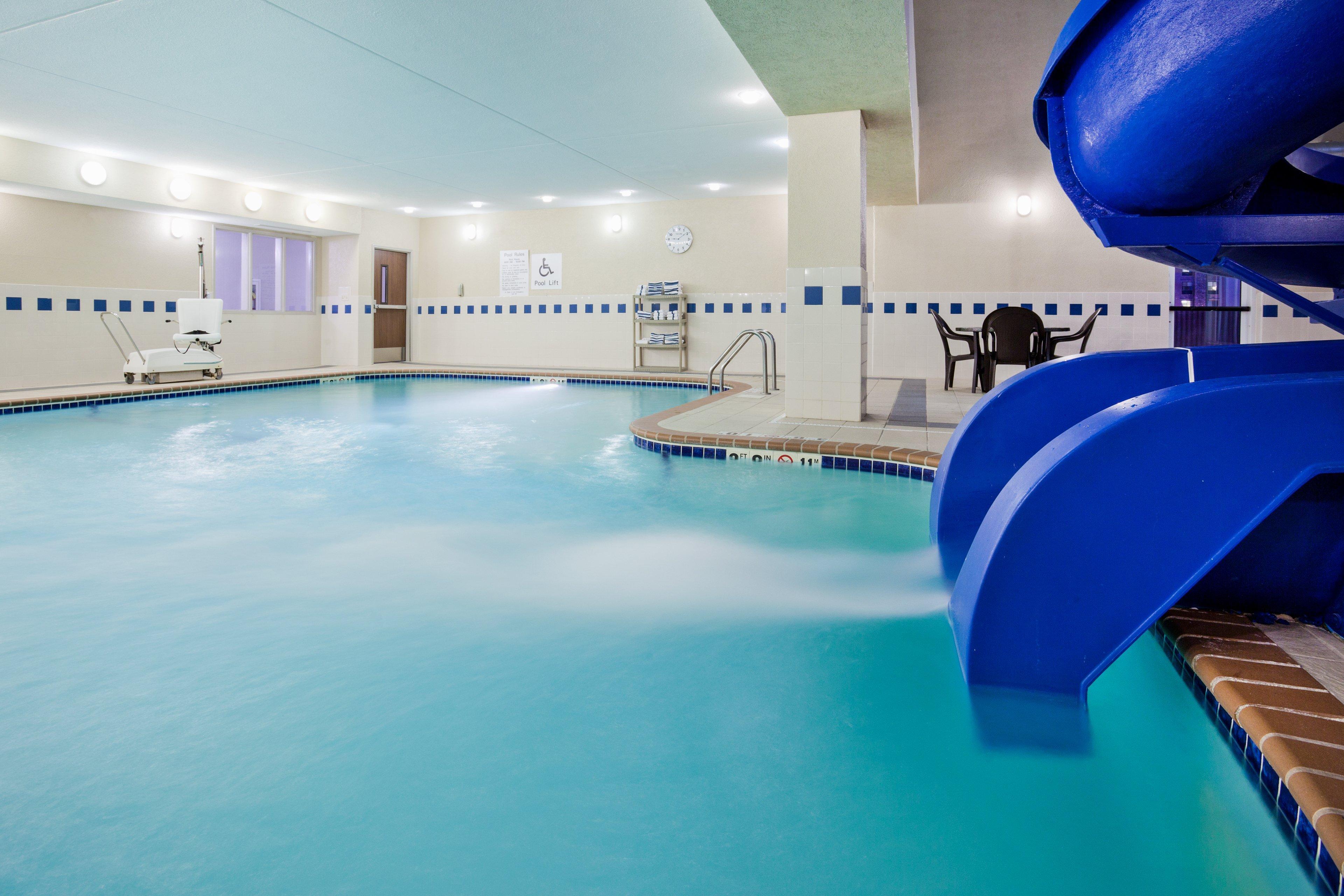 Holiday Inn Express & Suites - Dickinson By Ihg Exteriör bild