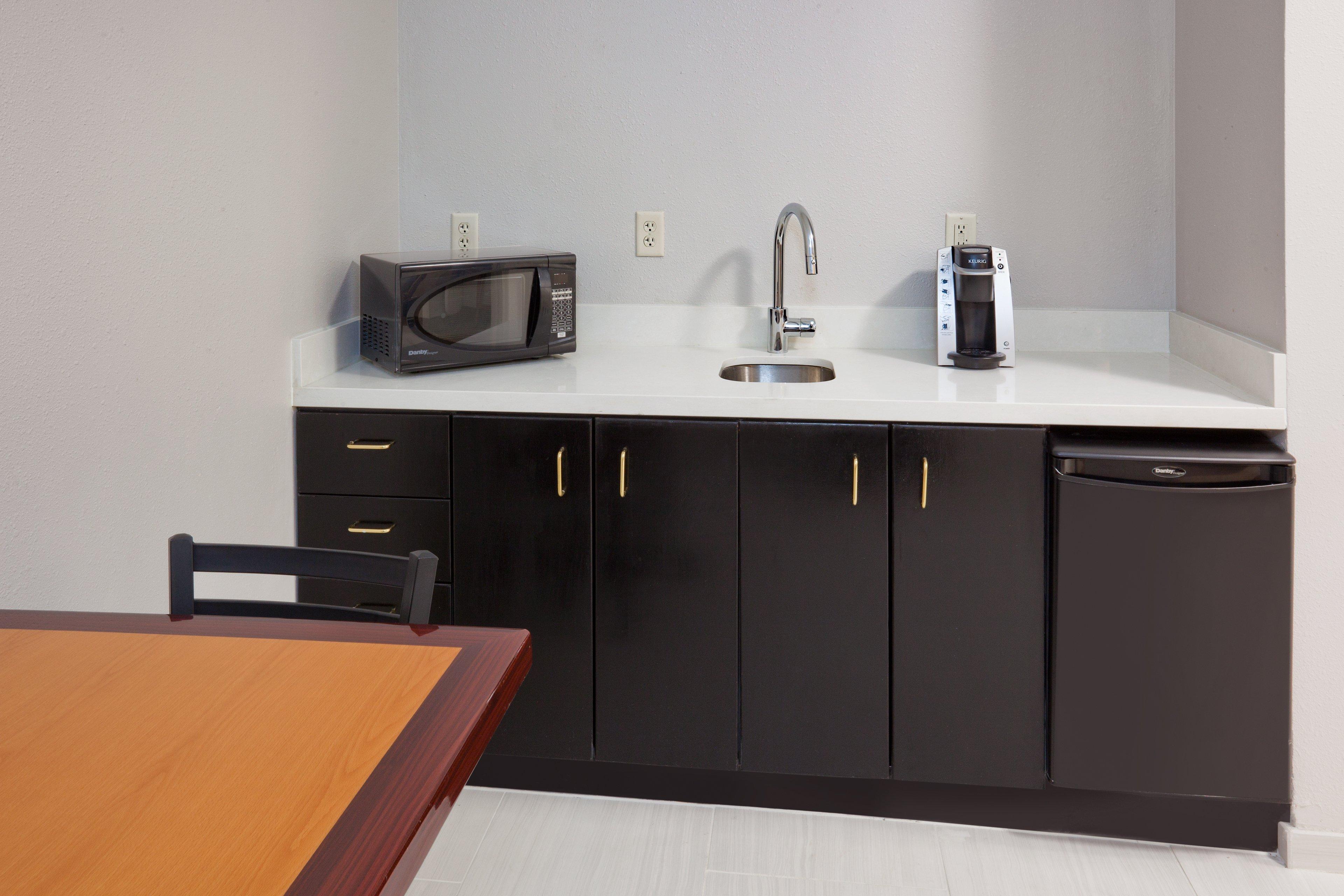 Holiday Inn Express & Suites - Dickinson By Ihg Exteriör bild