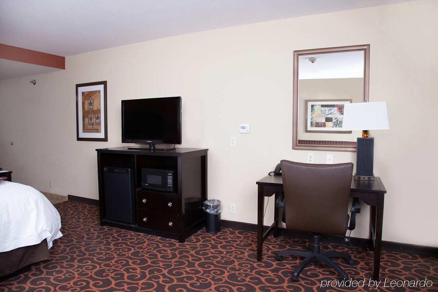 Holiday Inn Express & Suites - Dickinson By Ihg Exteriör bild