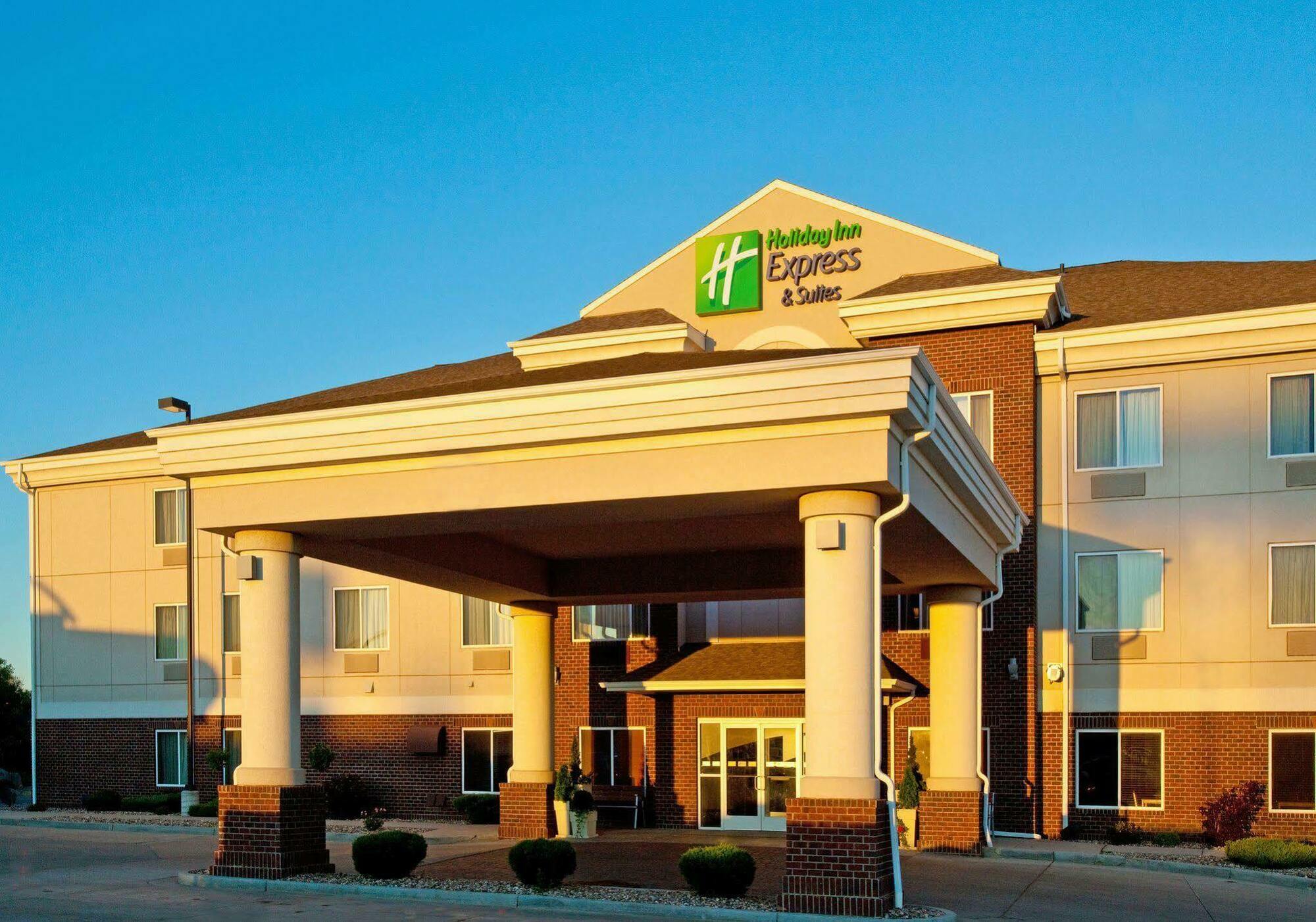 Holiday Inn Express & Suites - Dickinson By Ihg Exteriör bild