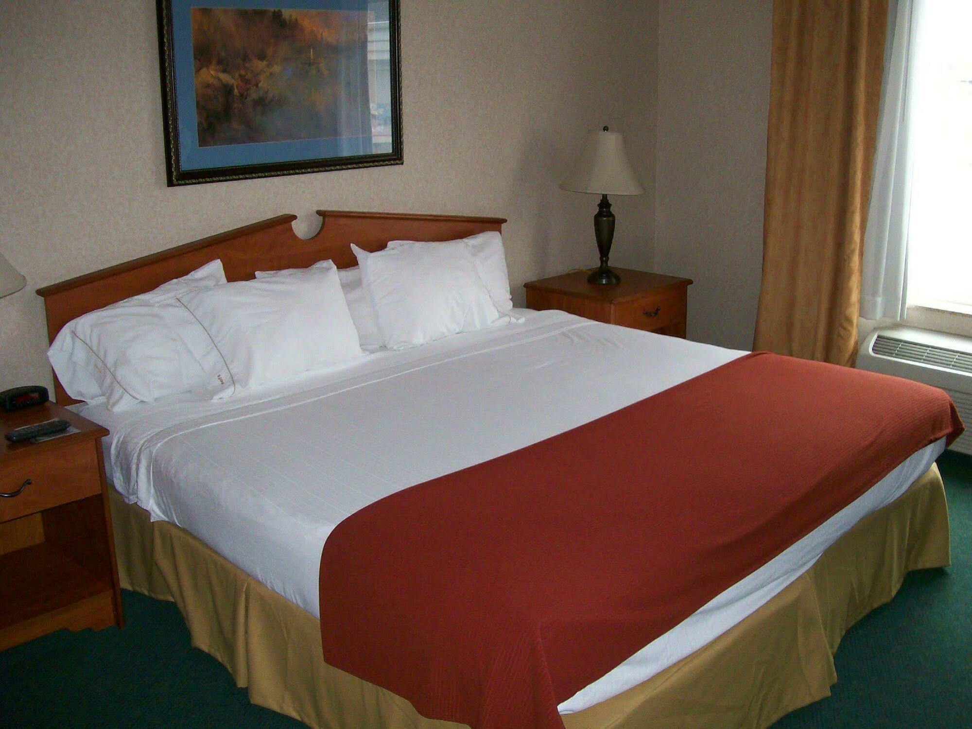 Holiday Inn Express & Suites - Dickinson By Ihg Exteriör bild